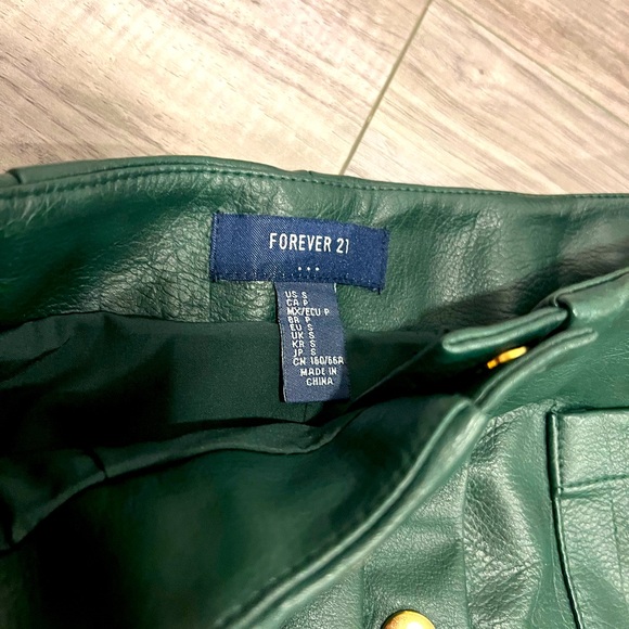 Trendy lather skirt 🌿✨ - Picture 2 of 3